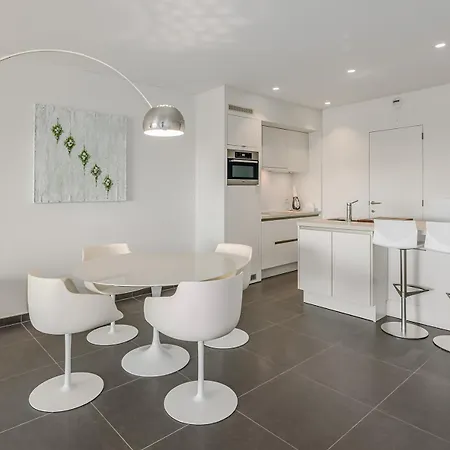 Southampton 0302 Met Garage Nieuwpoort