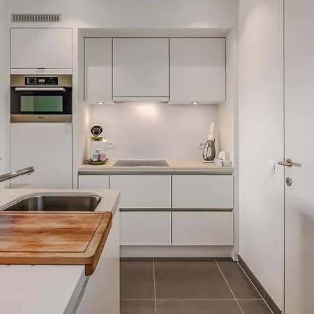 Southampton 0302 Met Garage *